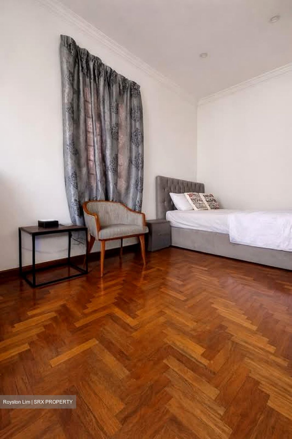 Flora Road (D17), Terrace #556216541